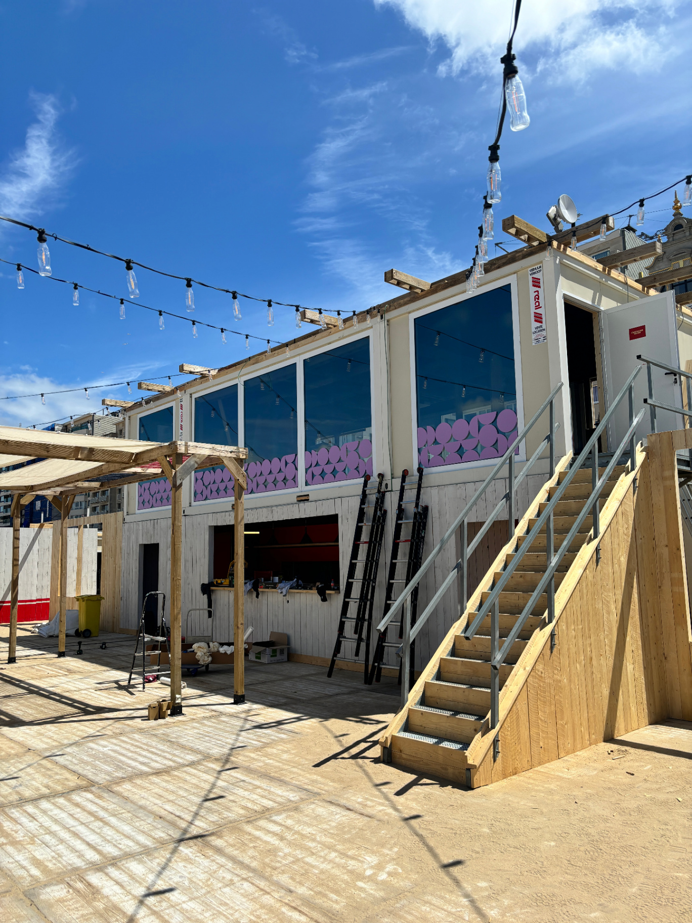 Qbeach House — raamfolie project