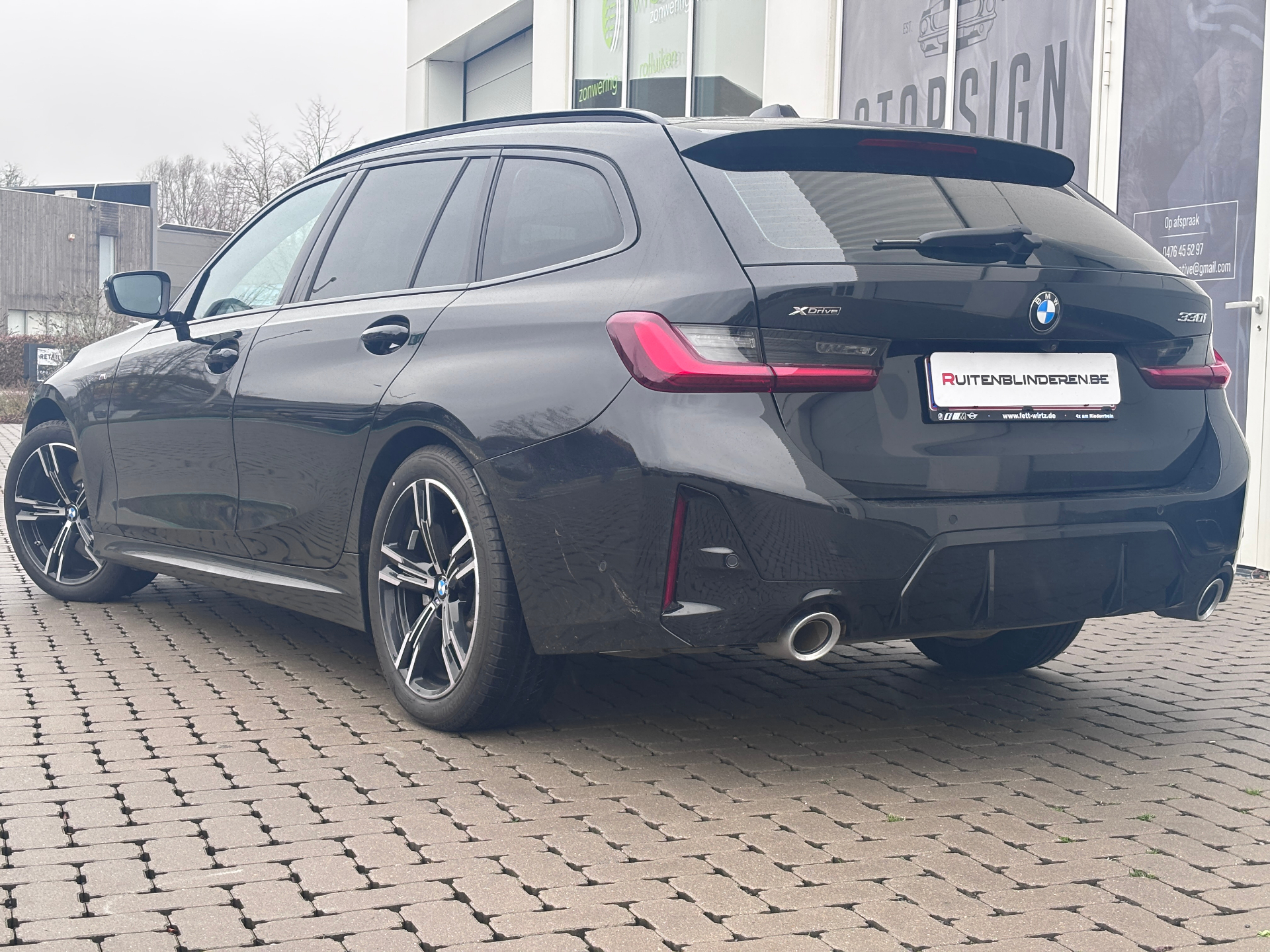 BMW 330i xDrive Touring met getinte ruiten