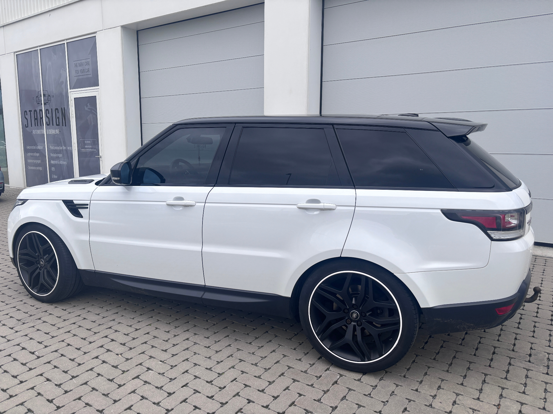 Range Rover Sport met stealth tint
