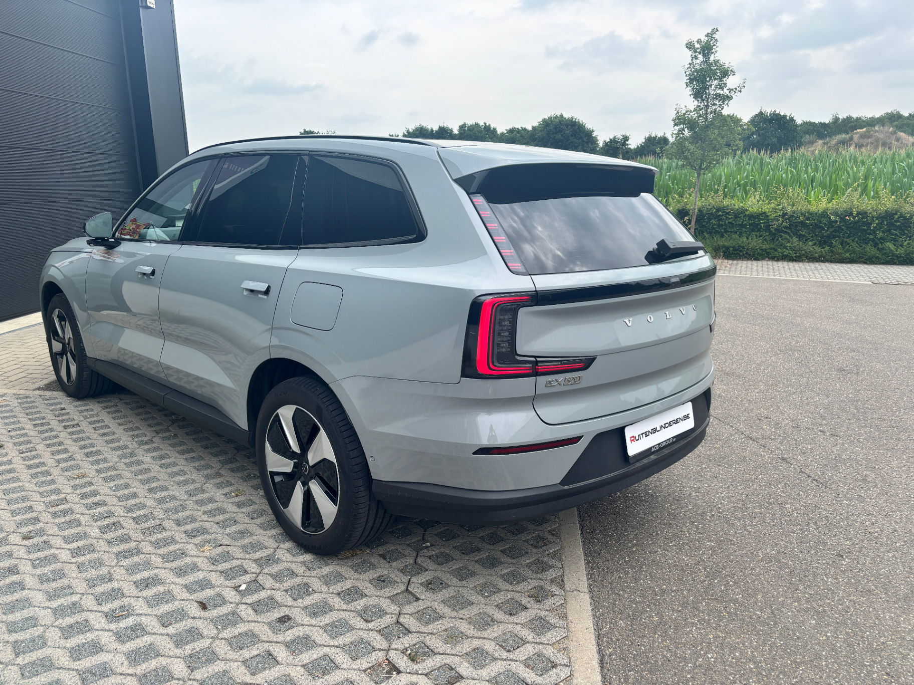 Volvo EX90 met getinte ruiten