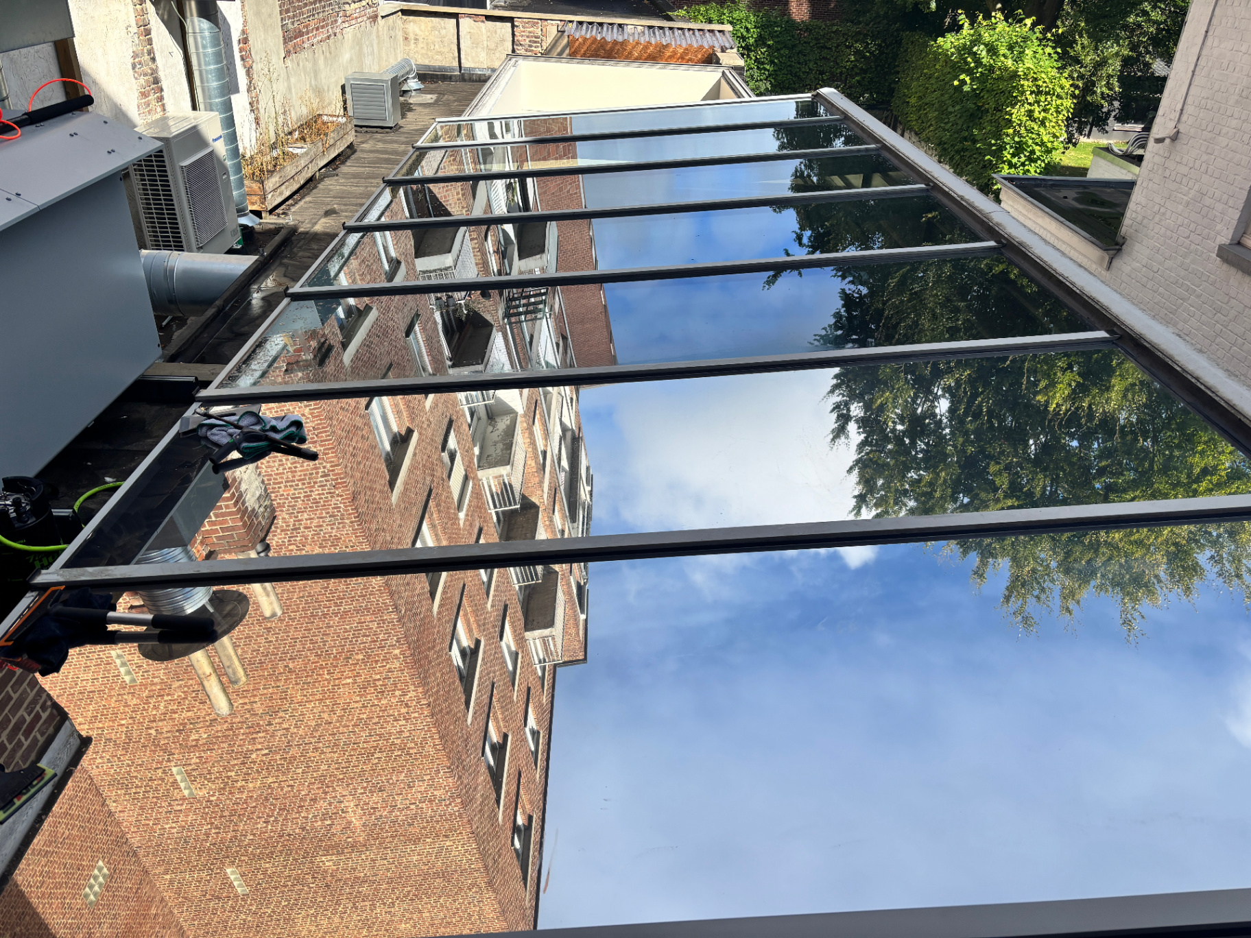 Hittewerende folie op glazen dakconstructie